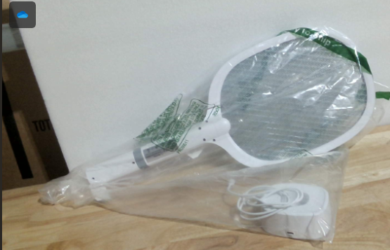 Raqueta eléctrica matamoscas 4000 V recargable con luz violeta
