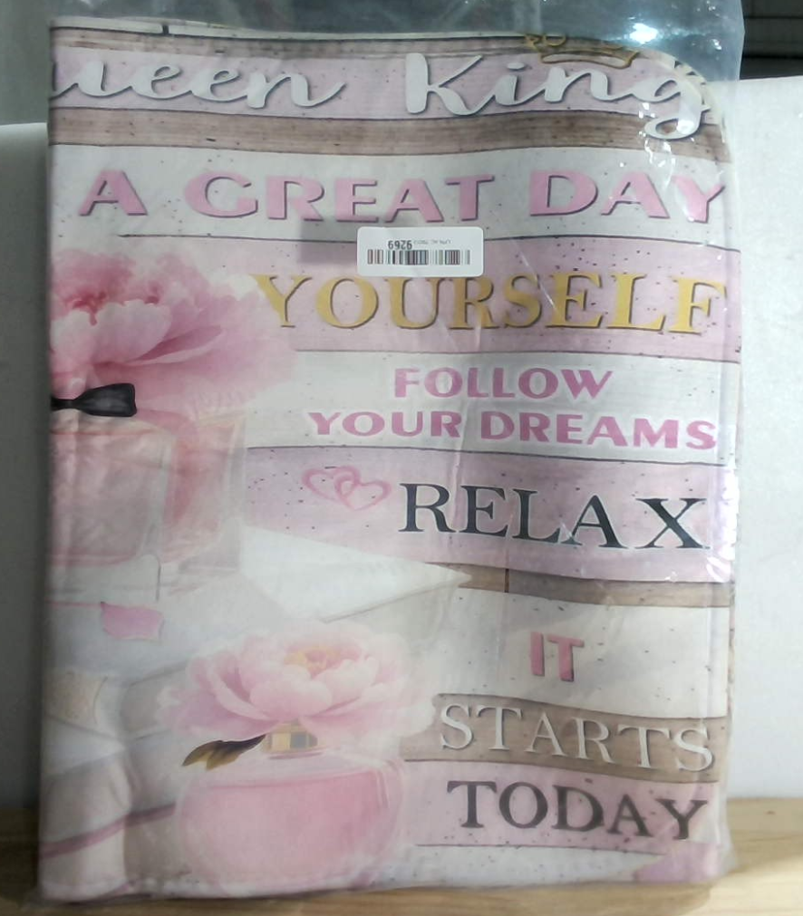 AZHM Juego de 4 piezas de cortina de ducha rosa con estampado floral, decoración de baño con frases inspiradoras, cortina de ducha con alfombras y accesorios, juego de baño de perfume femenino