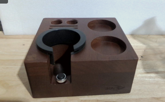 Soporte para prensador de espresso IKAPE de 51/53/54 mm, base de madera para estación de café, soporte de prensador de nogal natural compatible con accesorios de espresso de 51 a 54 mm - Altura del soporte para portafiltros ajustable (7 en uno)