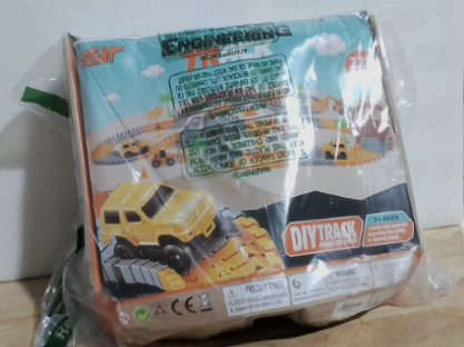 Pista de carreras de construcción TGJH para niños: juguetes de ingeniería flexibles con 2 coches eléctricos, regalo de cumpleaños para niños de 3, 4, 5, 6 y 7 años, juego de construcción de circuitos con más de 220 piezas.