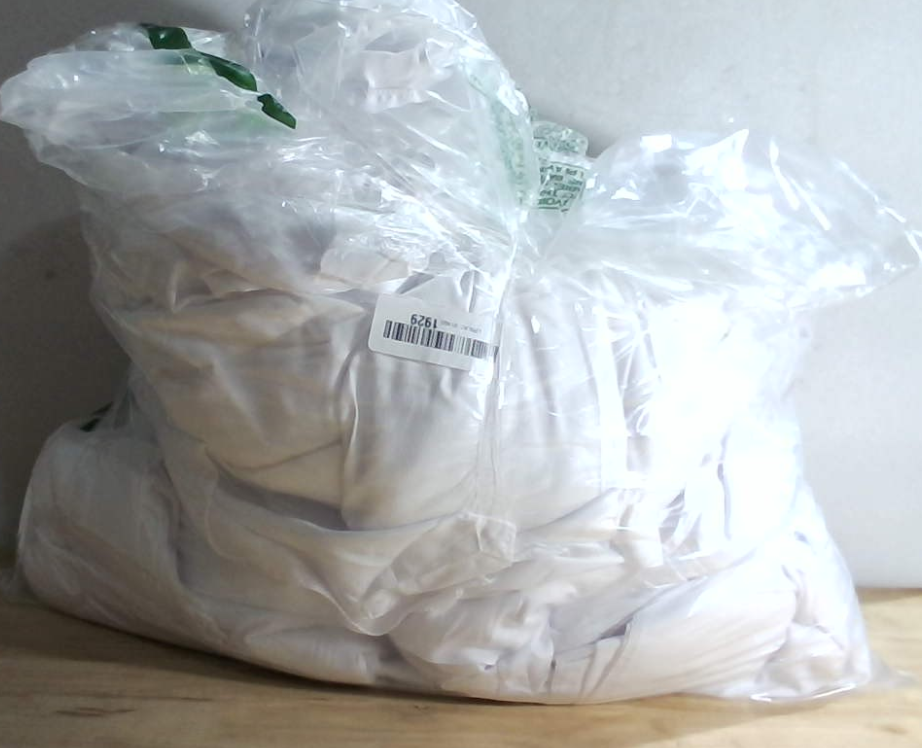 Paquete de 10 manteles blancos rectangulares de 60 x 102 pulgadas para mesas de 6 pies, resistentes a las arrugas, lavables, de tela de poliéster, ideales para fiestas, banquetes, bodas y buffets.