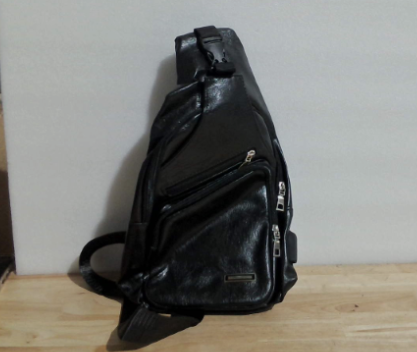 Bolso bandolera de cuero para hombre con puerto de carga USB