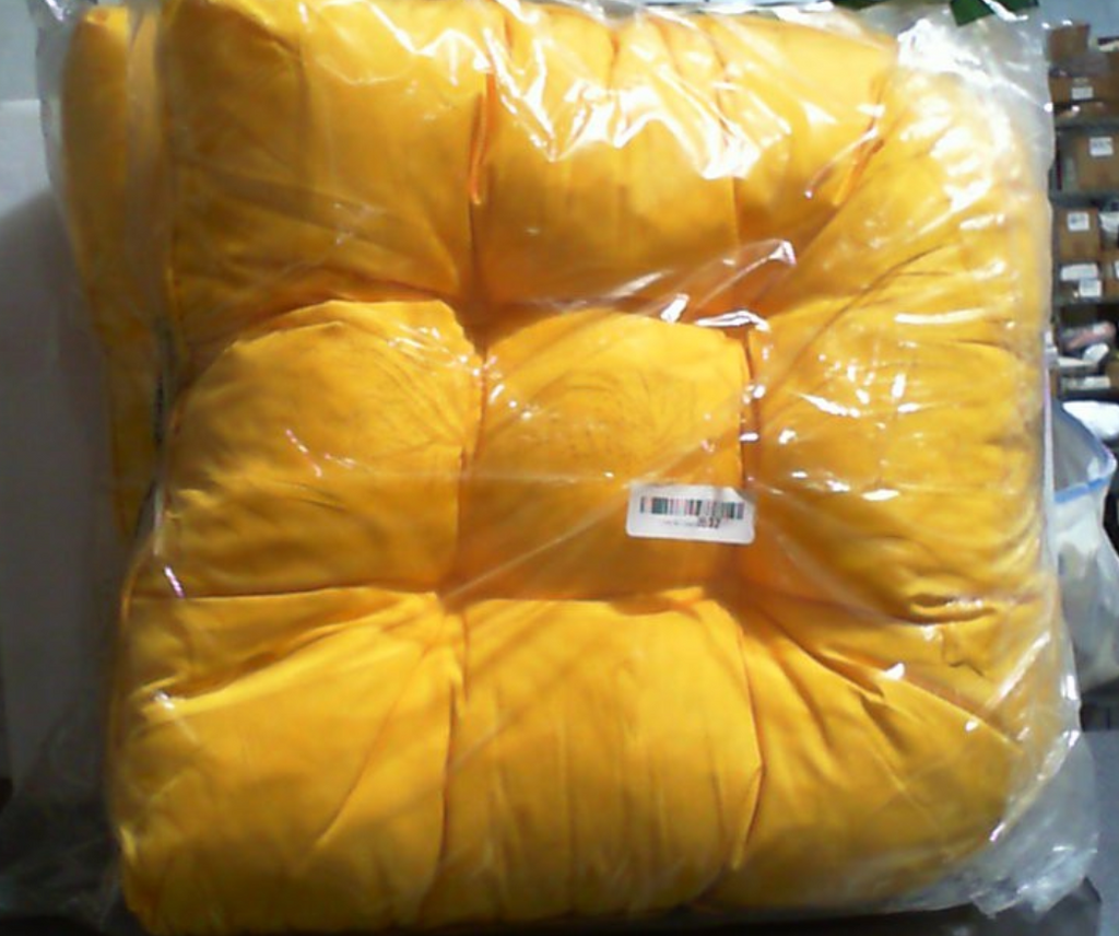 Juego de 2 cojines para sillas de exterior HOMELYSIAN de 19x19 pulgadas, cojines acolchados para muebles de patio de mimbre, cojines gruesos para sillas de jardín, rellenos y resistentes al agua, color amarillo.