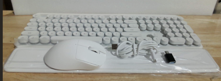 Combo de teclado y ratón inalámbricos: teclado retroiluminado tipo máquina de escribir con reposamuñecas magnético y soporte para teléfono, teclas redondas iluminadas, conjunto inalámbrico de 2,4 GHz para Mac, Windows, PC, SABLUTE (Cloud Dancer Blanco)