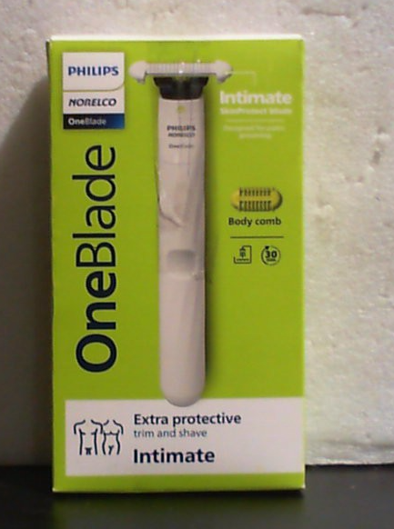 Philips Norelco OneBlade Intimate, diseñada para el cuidado del vello púbico, recorta y afeita con protección adicional para la piel, modelo QP1924/70