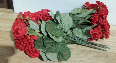 Geranios artificiales, flores falsas para decoración de exteriores, 6 manojos de geranios de seda, flores rojas, resistentes a los rayos UV, aspecto real, plantas artificiales para la puerta principal, jardín, porche, maceta, patio, balcón