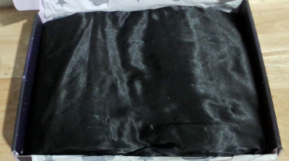 SLEEP SANCTUARY Sábanas de satén tamaño King – Juego de cama de lujo de 4 piezas, sedoso, más suave que la seda, bolsillo profundo de 38 cm, refrescante y sin arrugas, transpirable y que absorbe la humedad para el cabello y la piel (Negro)