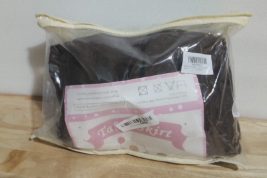 Falda de mesa Partisky de poliéster marrón chocolate para mesas rectangulares de 5,18 m (17 pies), mantel plisado con volantes resistente a las arrugas para banquetes, bodas, eventos comerciales, baby showers, exhibiciones, regalos y mesas de comedor.