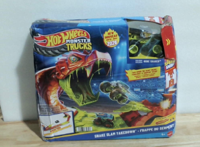 Set de juego de Hot Wheels Monster Trucks, pista Snake Slam Takedown con vehículo de juguete Bone Shaker exclusivo a escala 1:64, incluye pista.
