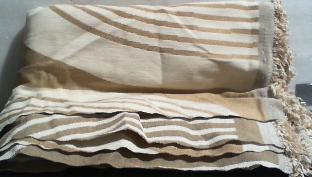 Fundas de sofá WEYOND Boho lavables, fundas de chenilla para sofá de 3 cojines, aptas para mascotas, fundas bohemias para sofá seccional, sofá de dos plazas, de 2, 3 y 4 plazas (71" x 118", color caqui)