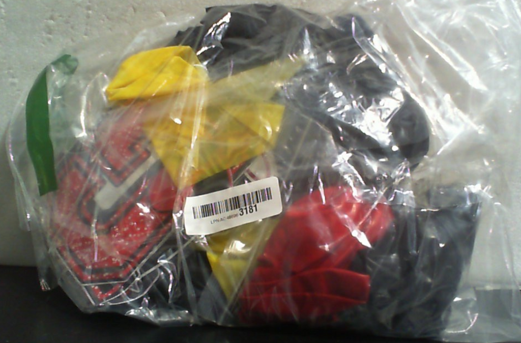 Kit de decoración para carrito de golf de fiesta de graduación Teyva Daily para la promoción de 2026: Gorro de graduación inflable grande de PVC de 20 pulgadas y 18 imanes adhesivos de graduación para la fiesta de graduación de 2026 (rojo).
