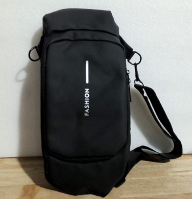 Geanbun Bolso Cruzado Antirrobo para Hombre con Puerto USB | Mochila de Pecho Impermeable Ligera | Bandolera de Hombro | Negro