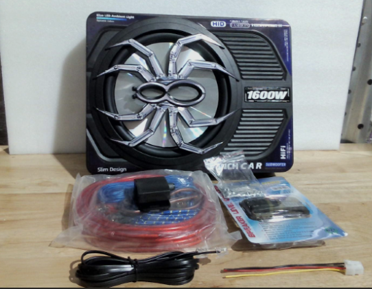 CONTIENE 3 PAQUETES Y CUATRO PIEZAS  Subwoofer para Auto SUBPULSIX 1600W Delgado bajo el Asiento con Amplificador | Interruptor LED | Amplificador Integrado | Control de Bajos, Ganancia y Filtro | Para Camioneta y SUV