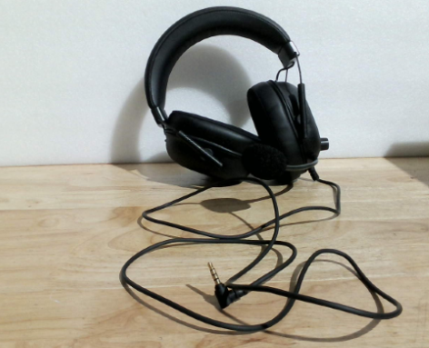 CONTIENE SOLO UNA PIEZA Audífonos Gaming Razer BlackShark V2 X para PlayStation | Drivers de 50mm | Micrófono Cardioide | Ligeros | Cómodos con Aislamiento de Ruido | Para PS5, Xbox y PC
