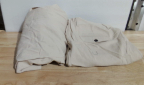 traje sastrero de dos piezas (saco o abrigo casual y pantalón)