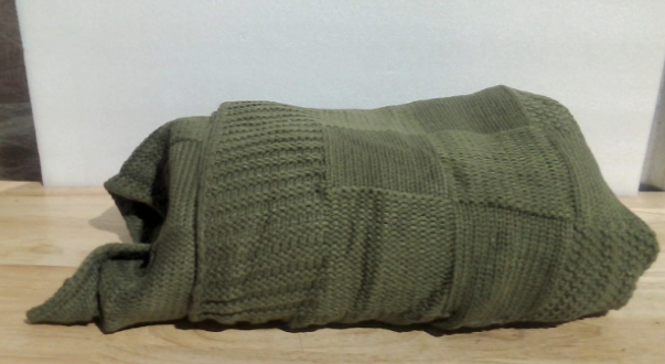 manta tejida decorativa para sofá o cama (Knit Throw Blanket) en color verde oliva