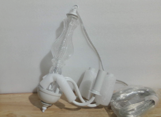 lámpara colgante de techo de estilo clásico/candelabro desarmada para su instalación.