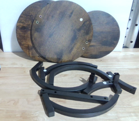 mesa auxiliar de diseño curvo continuo de 3 niveles (comercializada por marcas como BINZHI o Trent Austin Design)