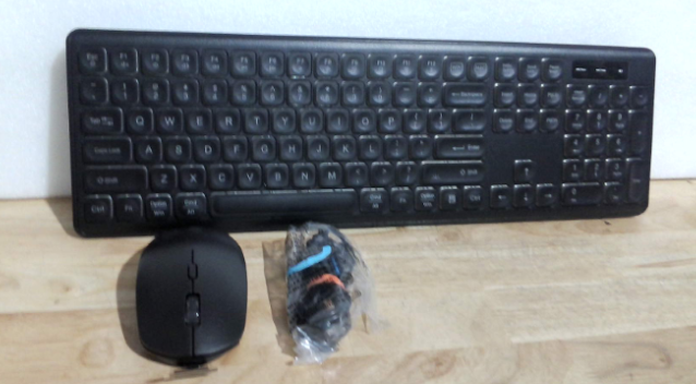 combo inalámbrico de teclado y mouse retroiluminado Trueque KM42 Pro