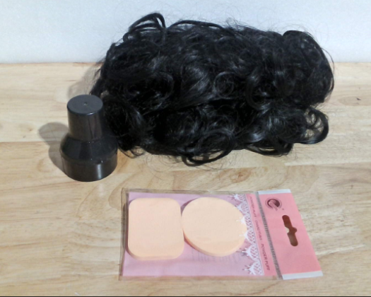 Peluca Rizada Corta Kavsni para Mujeres Negras | Peluca Afro Kinky con Flequillo, Rizos Grandes y Resistente al Calor | Sintética de Aspecto Natural, Negro