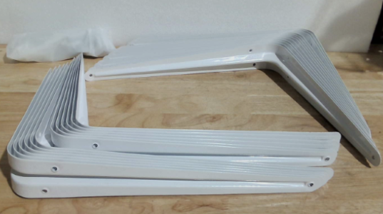 escuadras metálicas blancas para repisas (CONTIENE 24 PIEZAS Y UNA BOLSA DE TORNILLOS )