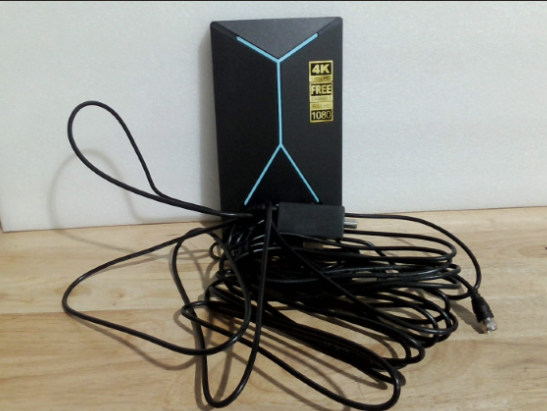 caja es una antena digital de TV inteligente para interiores y exteriores (Modelo HD023).