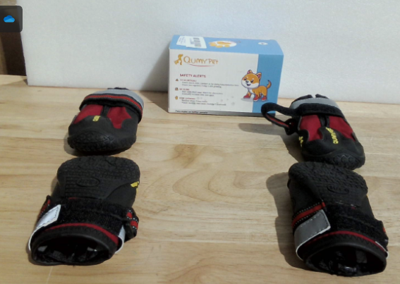 set de botas impermeables para perros de la marca QUMY Pets. ( CONTIENE  4 UNIDADES