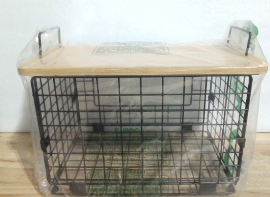 cesta de alambre apilable con tapa de madera