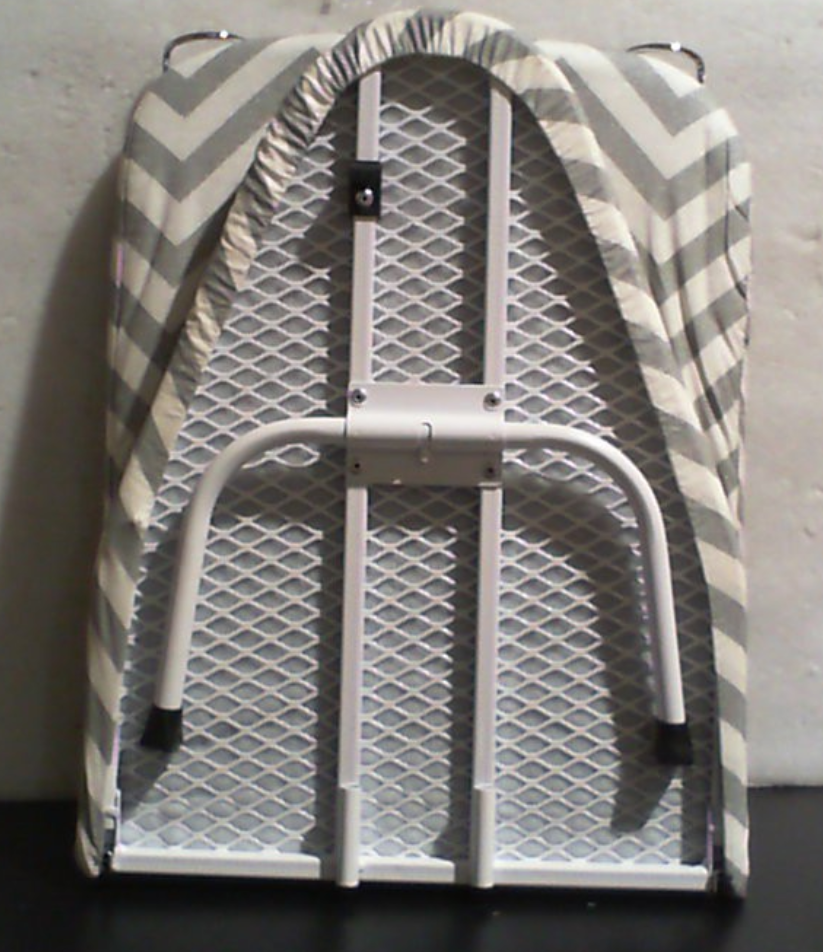 RAINHOL Tabla de Planchar Plegable para Espacios Pequenos | Mini Tabla Compacta | Con Gancho y Soporte para Plancha | Funda 100% Algodon Resistente al Calor | 31x12 Pulgadas | Rayas Gris y Blanco