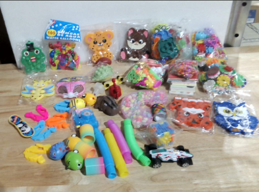 VARIEDAD Recuerdos de Fiesta para Ninos | Juguetes Antiestres a Granel | Rellenos para Bolsas, Cofre del Tesoro y Premios de Clase, Pinatas ( ARTICULO VIENE COMO SE MUESTRA EN LA SEGUNDA IMAGEN )