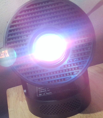 miniproyector portátil inteligente de la marca Wowlink (modelo W210) ( ARTICULO VIENE COMO SE OBSERVA EN LA SEGUNDA Y TERCERA IMAGEN )