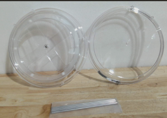 Set usado de 2 tapetes y 1 comedero para perro