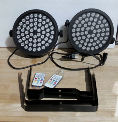 . Se trata de un reflector led tipo "tacho" o cañón de iluminación profesional para escenarios, DMX y un panel de control digital trasero( ARTICULO VIENE COMO SE MUESTRA EN LA SEGUNDA Y TERCEERA  IMAGEN )