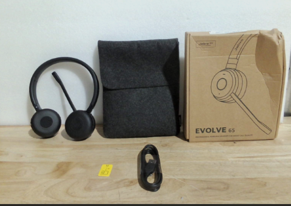 auriculares profesionales e inalámbricos Jabra Evolve 65 con su kit de accesorios ( ARTICULO VIENE COMO SE OBSERVA EN LA SEGUNDA IMAGEN )