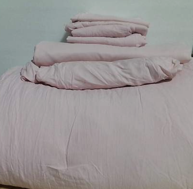 juego de edredón y sábanas de color rosa pastel (blush pink), ( ARTICULO VIENE COMO SE OBSERVA EN LA SEGUNDA IMAGEN CONTIENE 7 PIEZAS