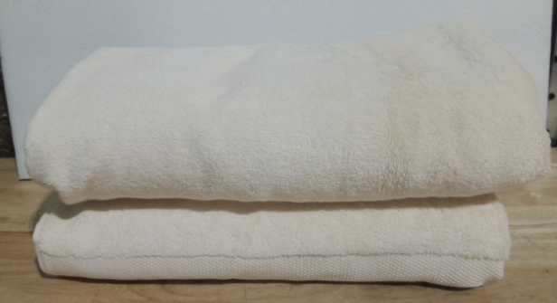 toallas de baño de rizo de algodón de color crema / beige claro, ( SOLO VIENEN 2 PIEZAS ARTICULO VIENE COMO SE OBSERVA EN LA SEGUNDA IMAGEN )