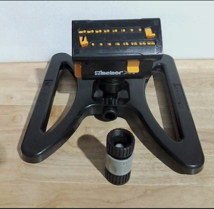 aspersor oscilante MiniMax de la marca Melnor XT (modelo de la serie Melnor XT Turbo), ARTICULO VIENE COMO SE OBSERVA EN LA SEGUNDA IMAGEN VIENE SOLO CON 1 ACCESORIO