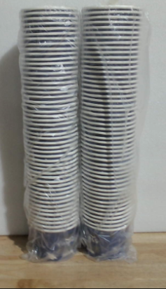 paquete de vasos de papel desechables para fiesta de graduación ( ARTICULO VIENE COMO SE MUESTRA EN LA SEGUNDA IMAGEN ) 100 UNIDADES NO TRAE TAPA