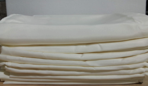 manteles de tela de color crema claro (articulo viene con 8 piezas asi como se muestra en la segunda imagen )