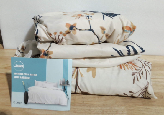 juego de ropa de cama de la marca JSD en tamaño Queen ( EL ARTICULO VIENE COMO SE MUESTRA EN LA IMAGEN 2 ) CONTIENE 5 PIEZAS