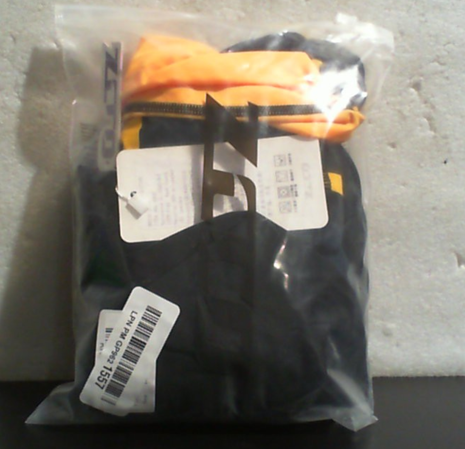 Traje acuático enterizo talla L con manga larga y cierre frontal, negro y amarillo