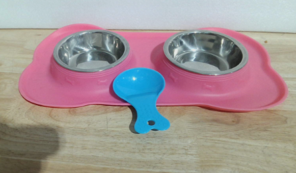 comedero y bebedero doble para mascotas con base de silicona antiderrames ( ARTICULO VIENE COMO SE MUESTRA EN LA FOTO 2