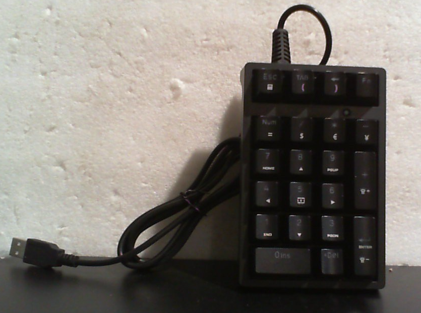 Teclado mecánico System-S Numeros de 21 teclas con USB 2.0 tipo A y retroiluminación LED RGB.