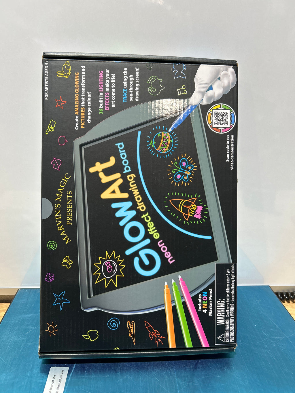 Marvin's Magic - Glow Art - Tablero de dibujo LED para niños - Bloc de dibujo iluminado, con rotuladores que brillan en la oscuridad - Tableta de dibujo mágica a batería - Bloc de trazado iluminado apto para niños de 5 años o más 