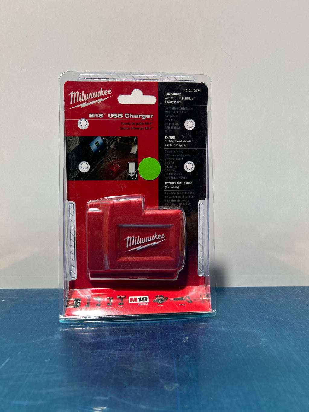 Milwaukee 49-24-2371 M18 Power Source – USB Charging Port, Compatible with M18 Compact & XC Batteries