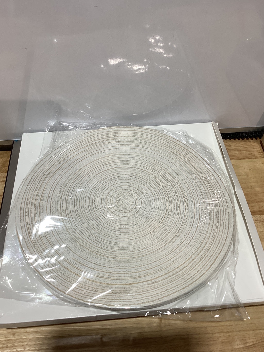 Geosar 100 Pcs Disposable Paper Placemats Cotton Woven Look 13'' Round Placemats Rustic Disposable Table Pads Bulk for Dining Table Decoration Birthday Wedding Bridal Baby Shower Party (Beige)
