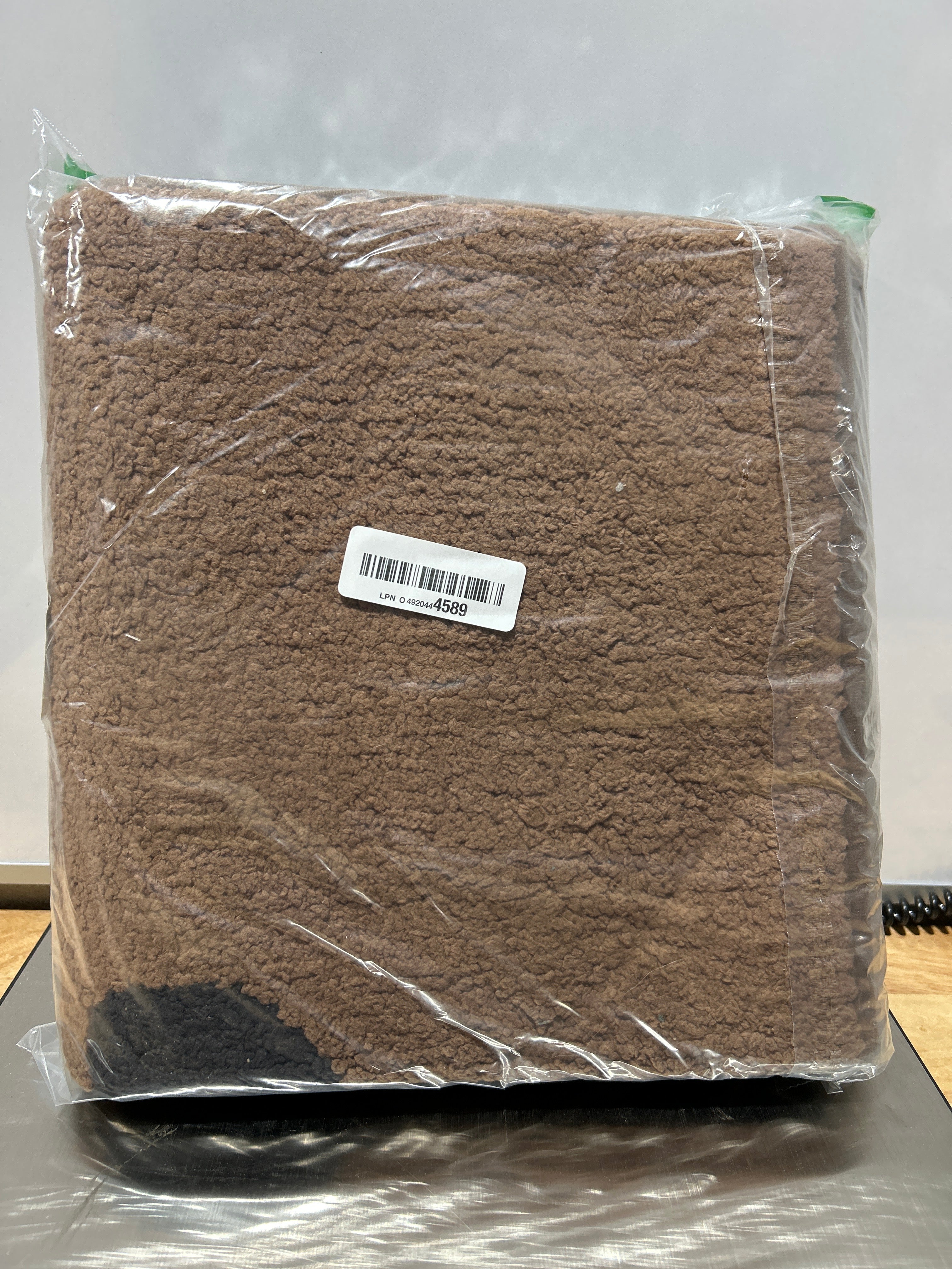 Tapete de Entrada Smiry para Patas Sucias – 119x61cm, Antideslizante, Absorbente, Diseño Huella, Camel y Negro