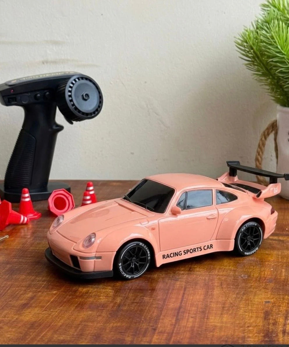 Porsche 911 Turbo RC a escala 1:24 (2.4G) | Diseño clásico de carrocería ancha, luces LED, velocidad máxima de 20 km/h | Juguete con control remoto para niños y adultos