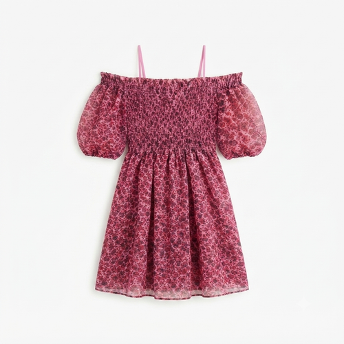 236) Vestido Off-Shoulder Smocked Floral en Organza Rosa – Talla XL