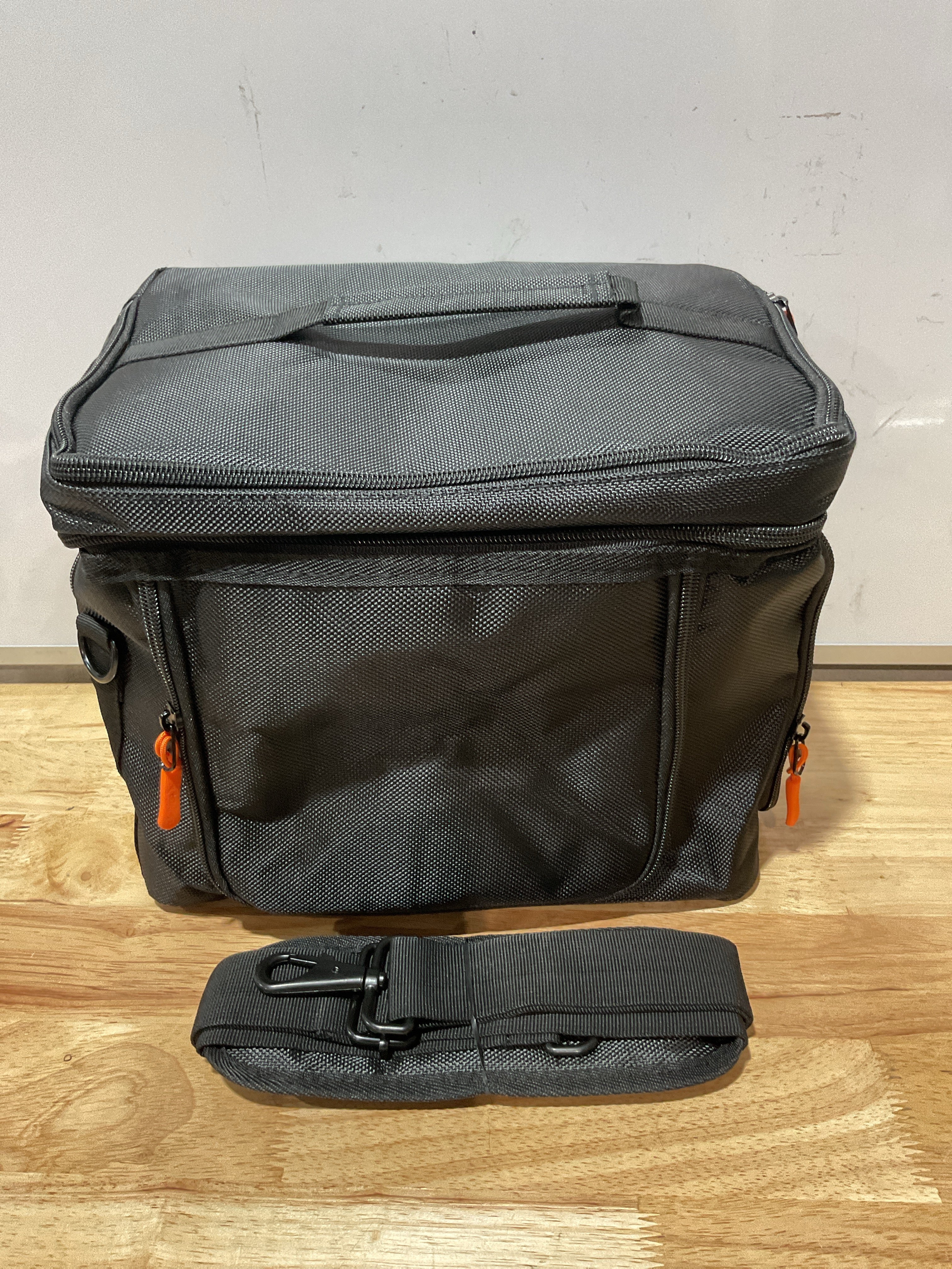 Estuche de Protección Multipropósito Negro – Resistente y Versátil